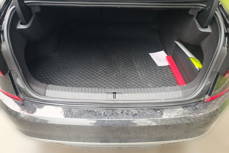 Used Volkswagen Passat 2025 Outstanding Model 380TSI Starry Dragon Glorious Edition
