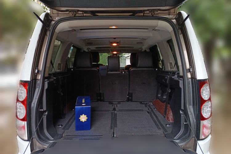 Used Land Rover Discovery 2012 3.0 SDV6 HSE Diesel Version Trunk