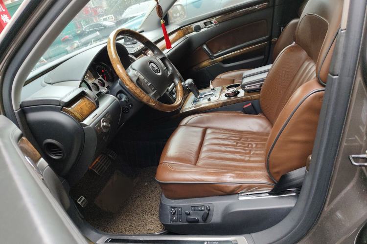 Used Volkswagen Phaeton 2011 4.2L V8 4-seat Extended-Range Individual Edition