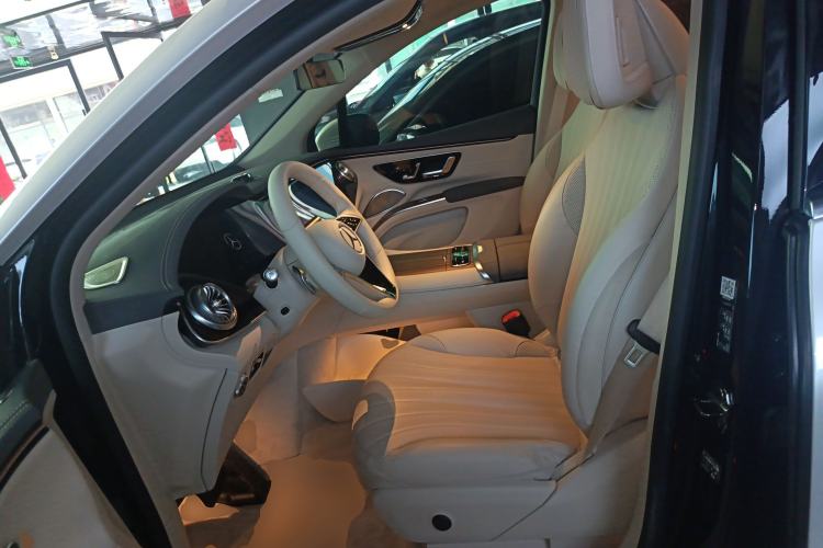 Used Mercedes-Benz EQS SUV 2023 450 4MATIC Pioneer Edition Left Front Seat