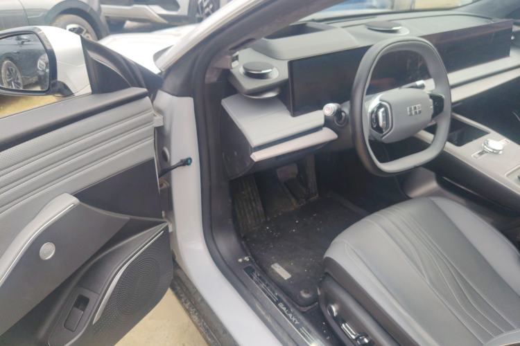 Used Geely Galaxy E8 2024 665 km Range Rear-Drive Starship Long-Range Version Driver Seat