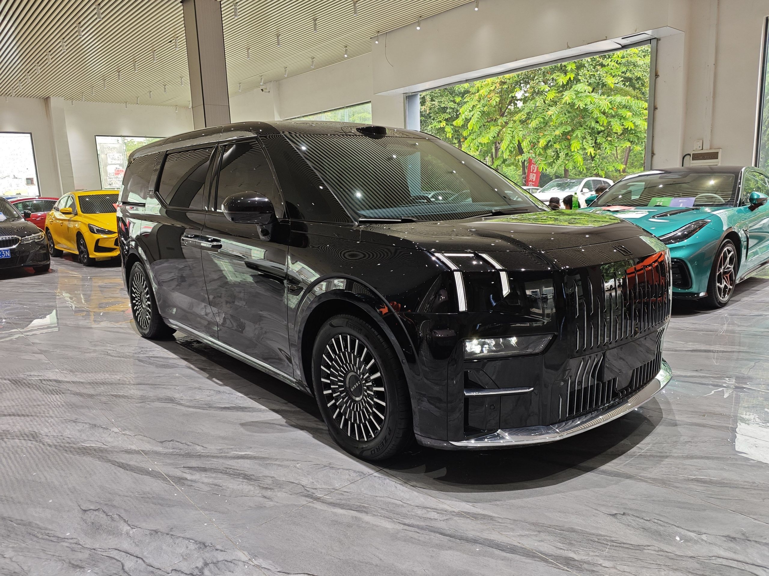 Zeekr 009 2024 Six-Seat Executive Version 4WD 108 kWh — снимка 14