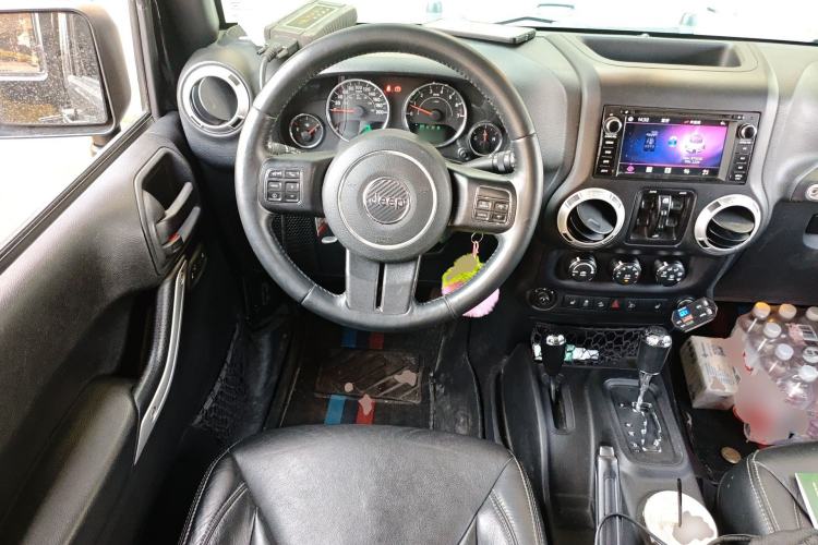 Used Jeep Wrangler 2015 3.0L Sahara Four-Door Comfort Edition Steering Wheel