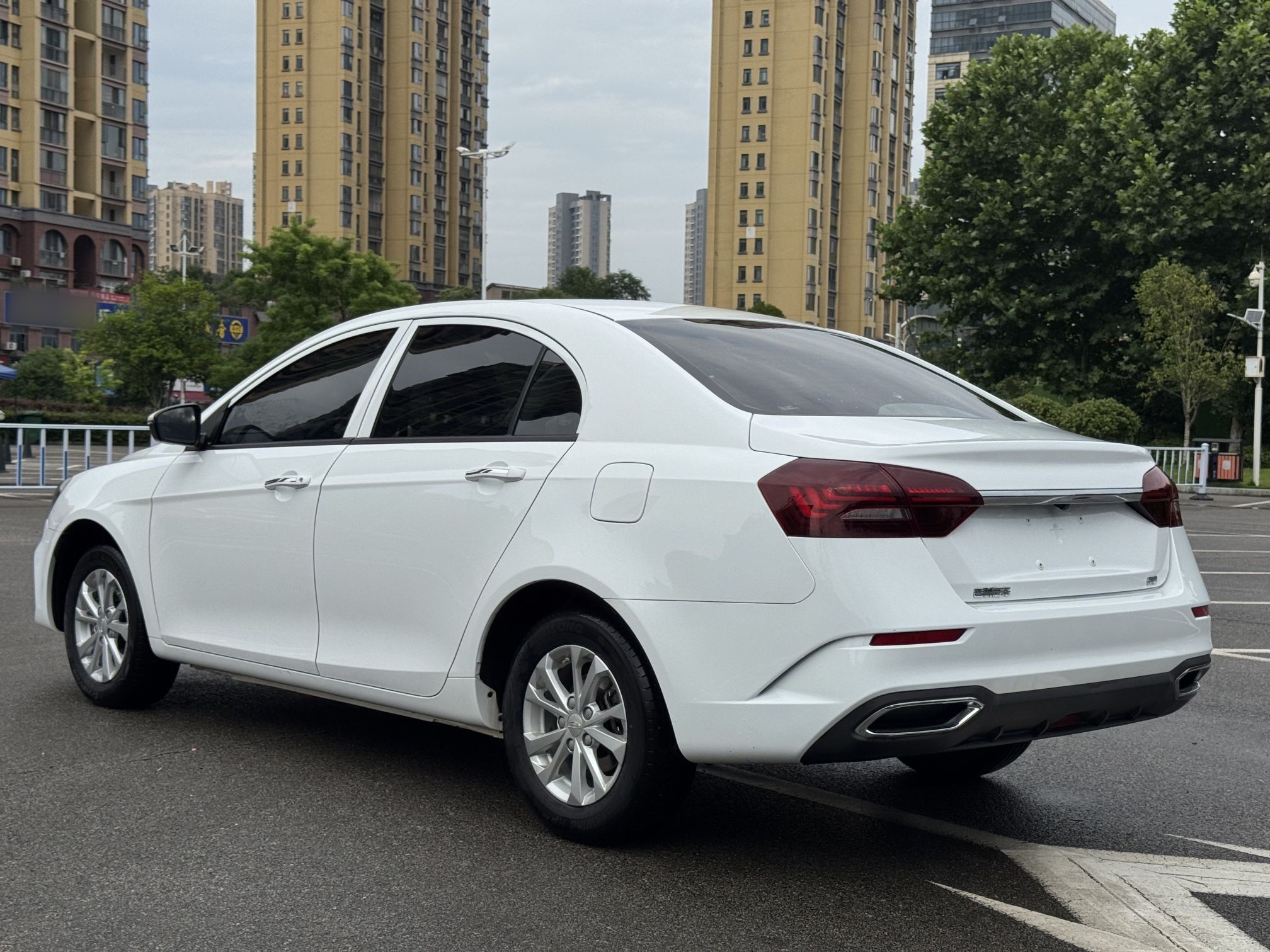Geely Auto Emgrand 2021 UP 1.5L CVT Comfort Model — снимка 15
