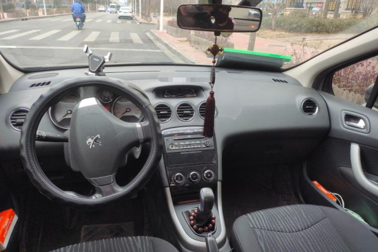 Used Peugeot 408 2013 2.0L Manual Comfort Edition Center Console