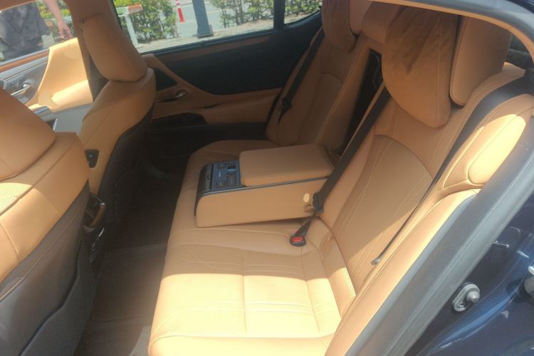 Used Lexus ES 2021 300h Executive Edition
