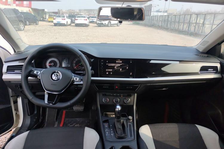 Used Volkswagen Lavida 2018 Hatchback 200TSI DSG Trend Edition China V Standard Center Console