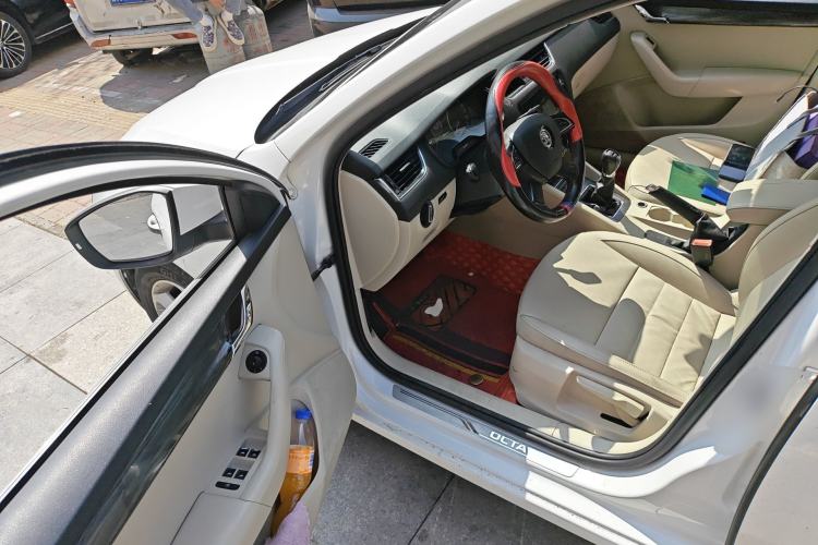 Used Skoda Octavia 2015 1.6L Manual Yijun Edition Driver Seat