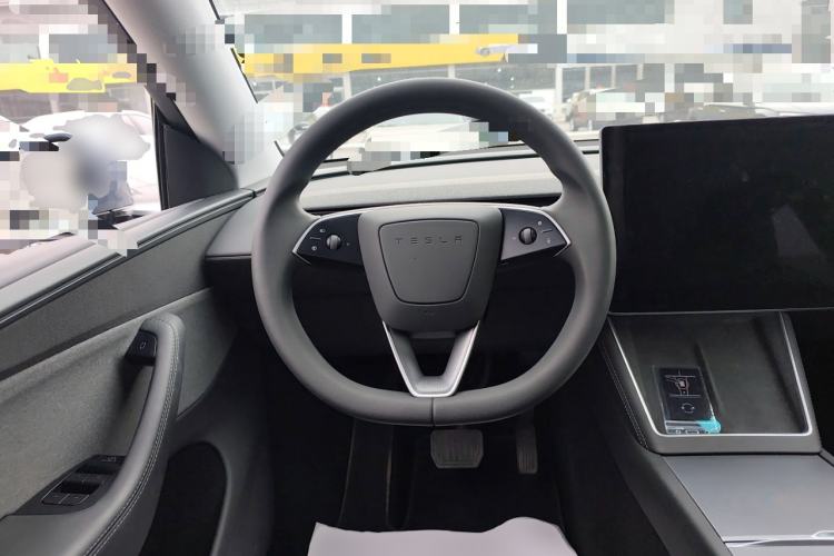 Used Tesla Model Y 2025 Rear-Wheel-Drive Version
