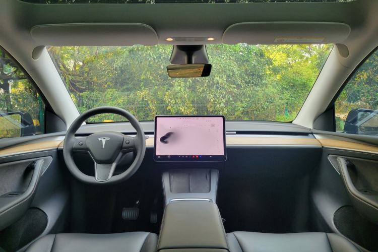 Used Tesla Model Y 2021 Long-Range All-Wheel-Drive Version 3D7 Interior 4