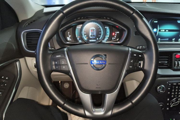 Used Volvo V40 2016 T3 Zhiyi Edition