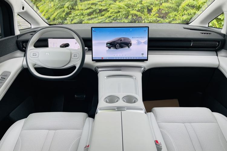 Used XPeng X9 2024 702 Ultra-Long Range Max Interior 2