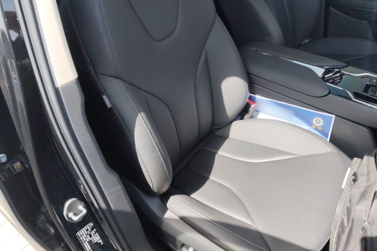 Used Hongqi E-QM5 2022 431 km Charge & Enjoy Edition