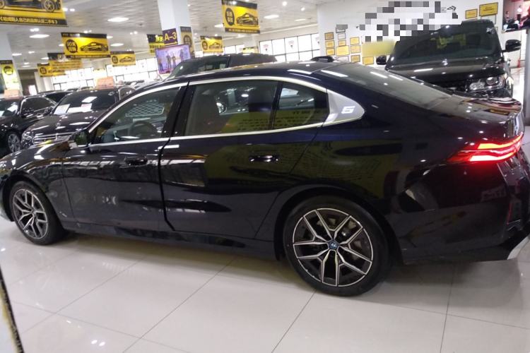 Used BMW i5 2024 eDrive 35L Luxury Model with M Sport Package
