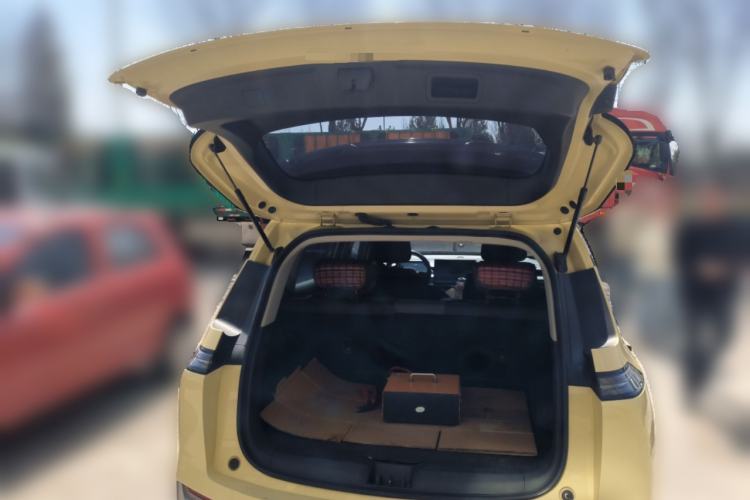 Used AION Y 2023 Younger Trunk