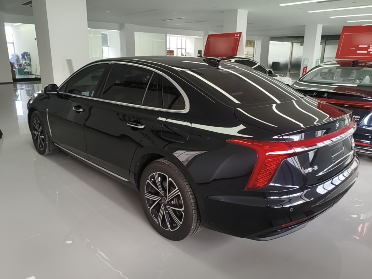 Hongqi H5 PHEV 2025 170 Super Hybrid Version — снимка 4
