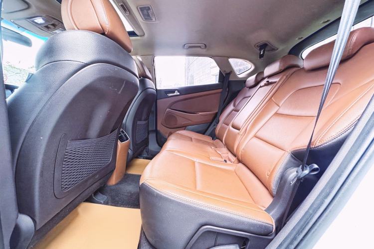 Used Hyundai Tucson 2015 1.6T Dual-Clutch Two-Wheel-Drive Smart Model Interior 3