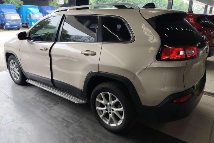 Used Jeep Cherokee 2016 2.0L Superior Edition