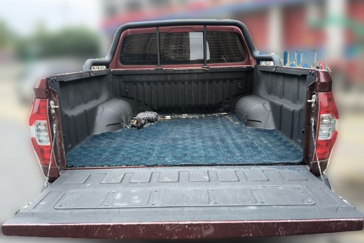 Used SAIC MAXUS T60 2017 2.4L Gasoline Manual Transmission Two-Wheel Drive High Ground Clearance Comfort Edition Standard Cabin
