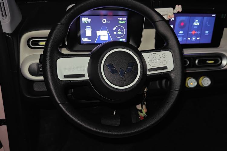 Used Wuling Hongguang MINIEV 2024 3rd Generation 215km Advanced Version
