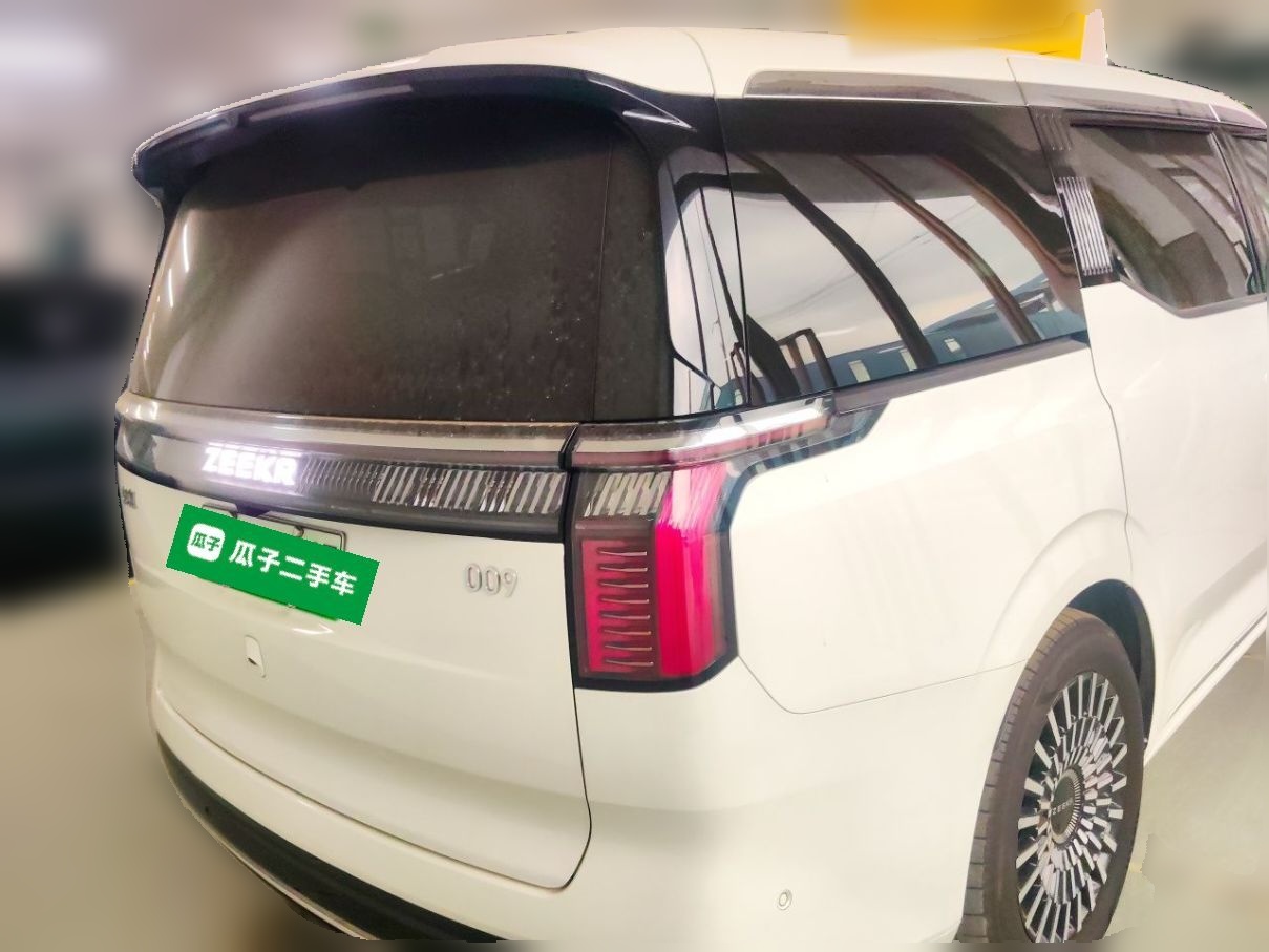 Zeekr 009 2024 7-Seater Walk-Through Version Four-Wheel Drive 108 kWh — снимка 6