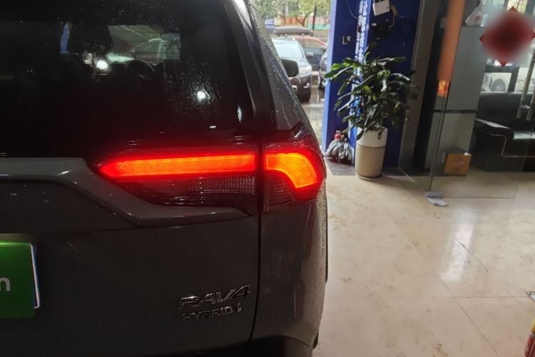 Used Toyota RAV4 2020 Dual-Engine 2.5L E-CVT Two-Wheel Drive Elite Edition Right Rear Taillight