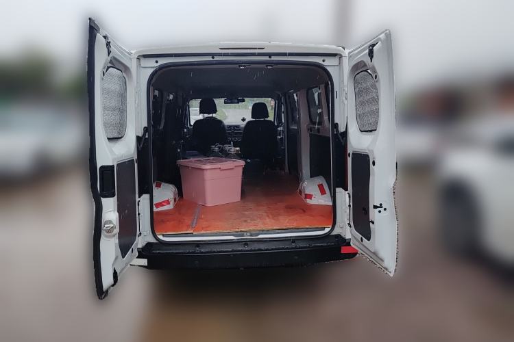 Used Wuling Yangguang 2025 Model 400km Bus Edition—Comfort Edition Trunk