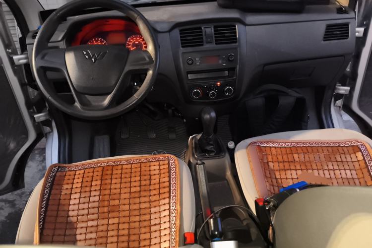 Used Wuling Rongguang S 2021 1.2L Base Model 7-Seater LSI Center Console