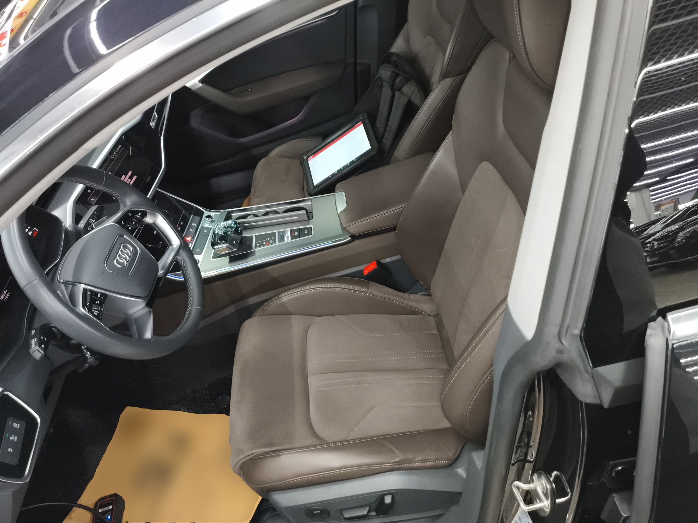 Переднее сиденье в автомобиле