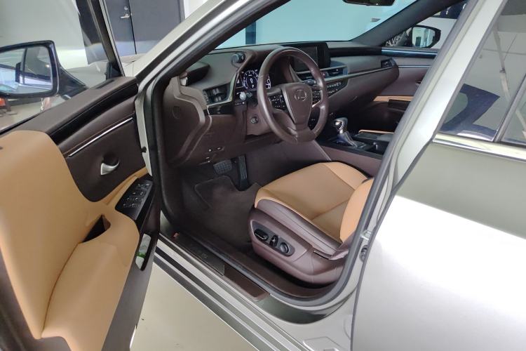 Used Lexus ES  Driver Seat