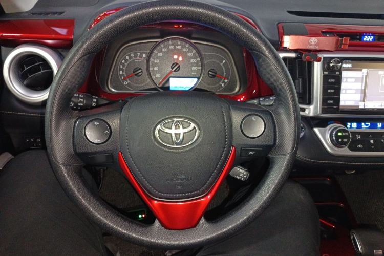 Used Toyota RAV4 2016 2.0L CVT Two-Wheel Drive Fashion Edition China V Standard Steering Wheel