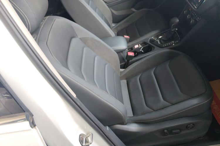 Used Volkswagen Tiguan L 2021 380TSI Automatic All-Wheel Drive R-Line Comfort Plus 7-Seater Right Front Seat