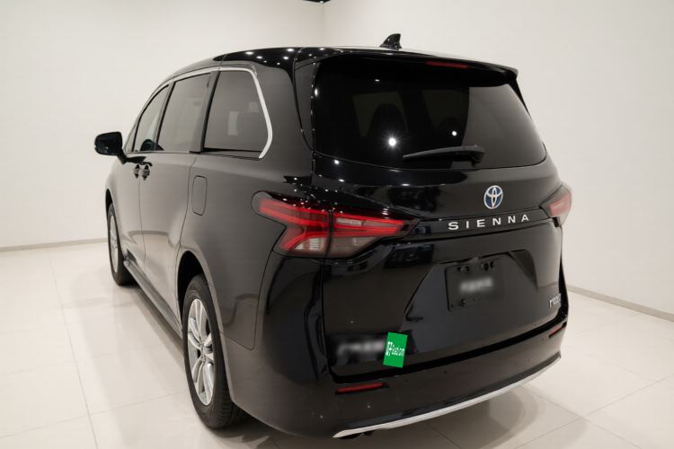 Used Toyota Sienna 2021 2.5L Hybrid Premium Edition
