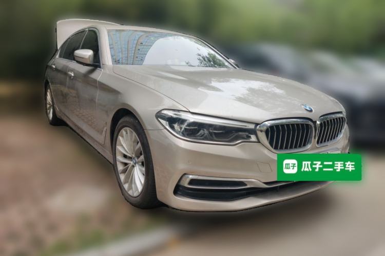 Used BMW 5 Series New Energy 2019 530Le Pioneer Edition Front Right 45 Deg