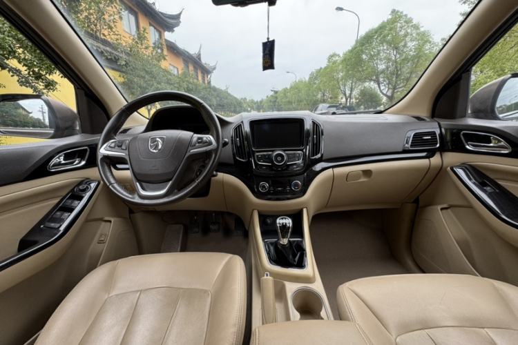 Used Baojun 730 2015 1.8L Manual Luxury Navigation ESP Version 7-seater