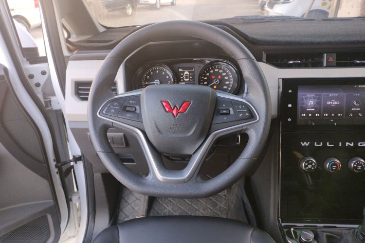 Used Wuling Zhengcheng 2021 1.5T Manual Luxury Version Steering Wheel