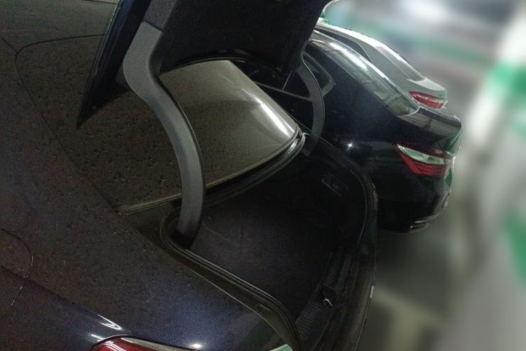 Used Mercedes-Benz E-Class New Energy 2024 E 350 e L Plug-in Hybrid Sedan Trunk