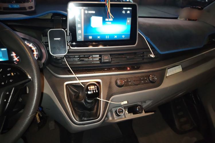 Used SAIC MAXUS Xintu V90 2019 2.0T Manual ZhiDuXing Front-Wheel-Drive Single Tire Short Wheelbase High-Roof 6-Seater