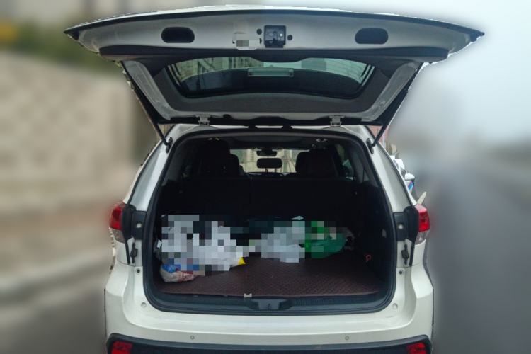 Used Toyota Highlander 2018 2.0T Two-Wheel-Drive Luxury Edition 7 Seats Emission Standard China V
