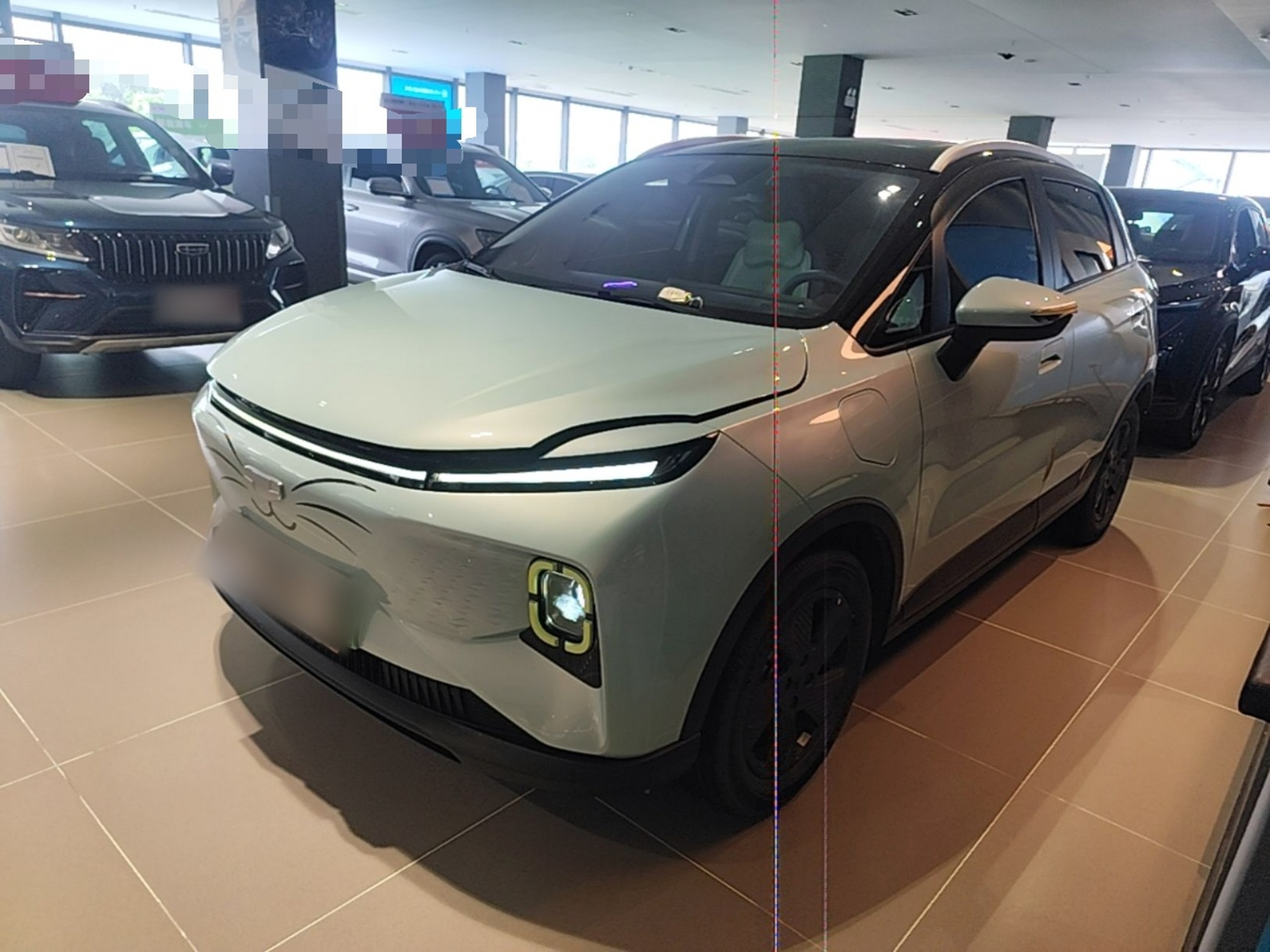 Под передней частью автомобиля