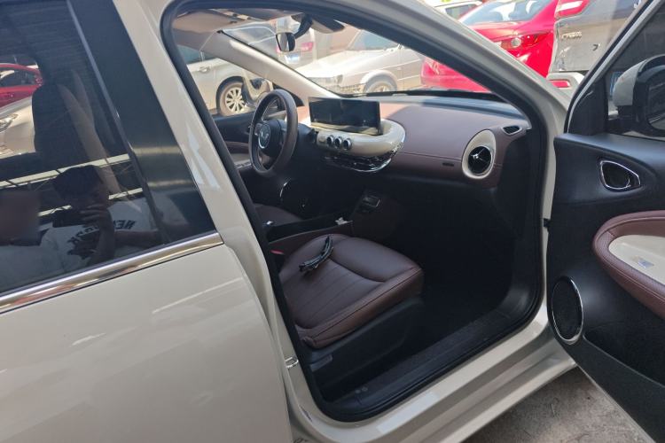 Used Wuling Bingo 2023 203km Comfort Edition Right Front Seat