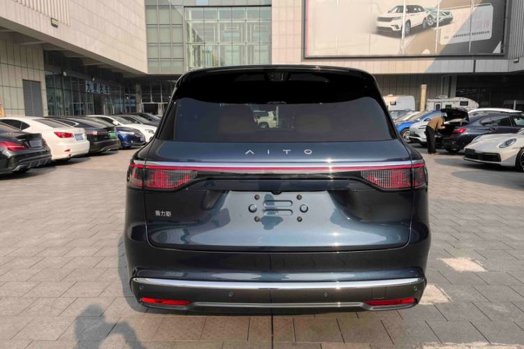 Used Hima AITO M8 2025 Model Pure Electric Max+ Six-Seat Four-Wheel-Drive Version
