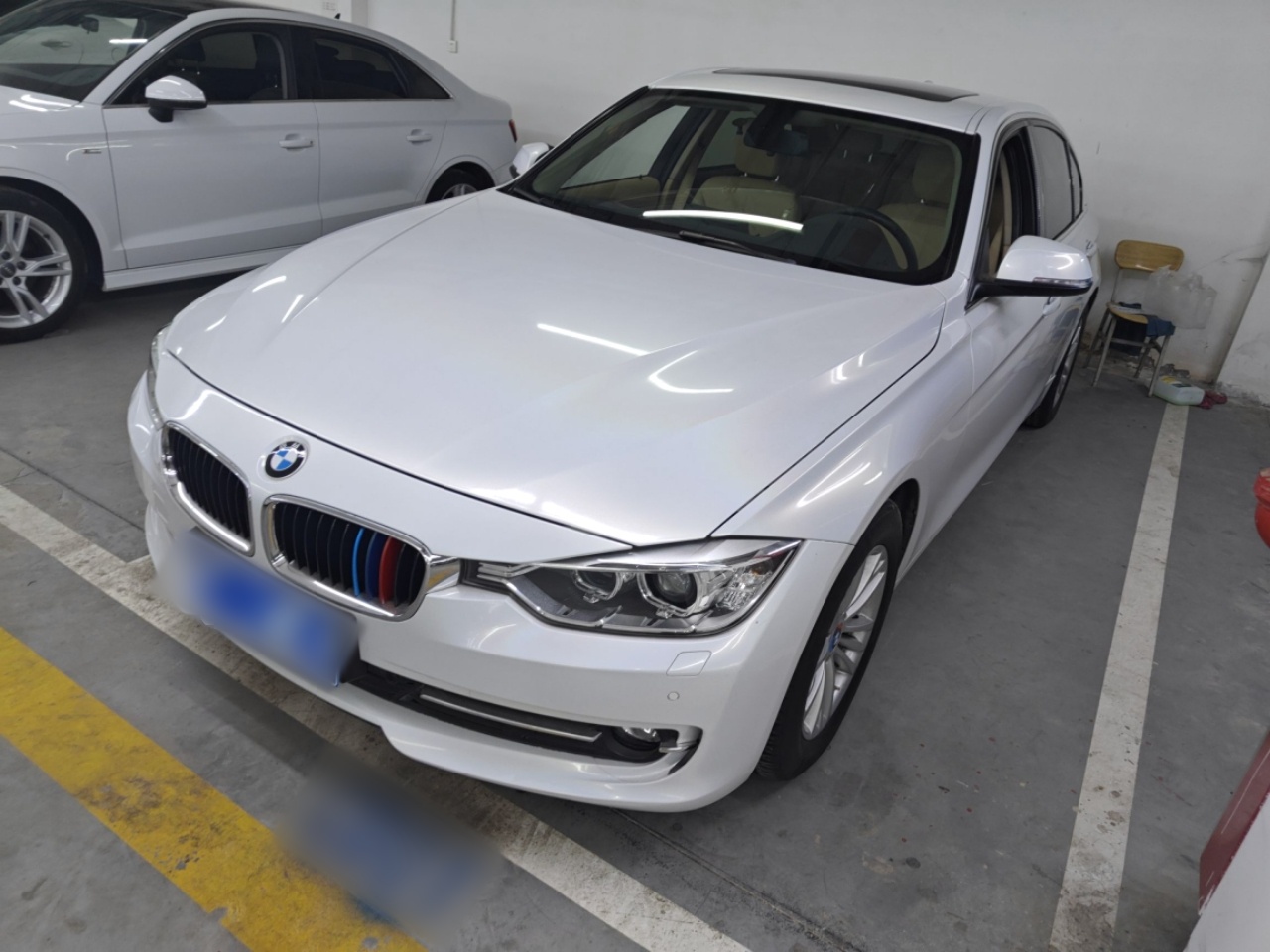 Под передней частью автомобиля