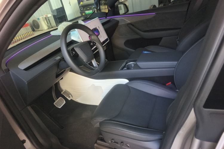 Used Tesla Model Y L 2025 Model Long-Range All-Wheel-Drive Version
