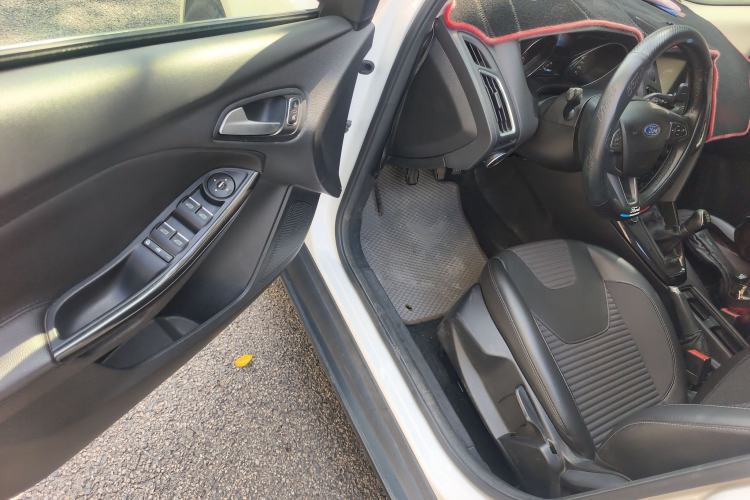 Used Ford Focus 2017 Sedan 1.6L Manual Fashion Edition Smart Drive Version
