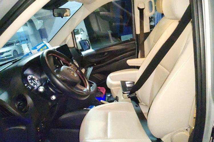 Used Mercedes-Benz Vito 2018 2.0T Elite Version 7 Seats China VI Emission Standard
