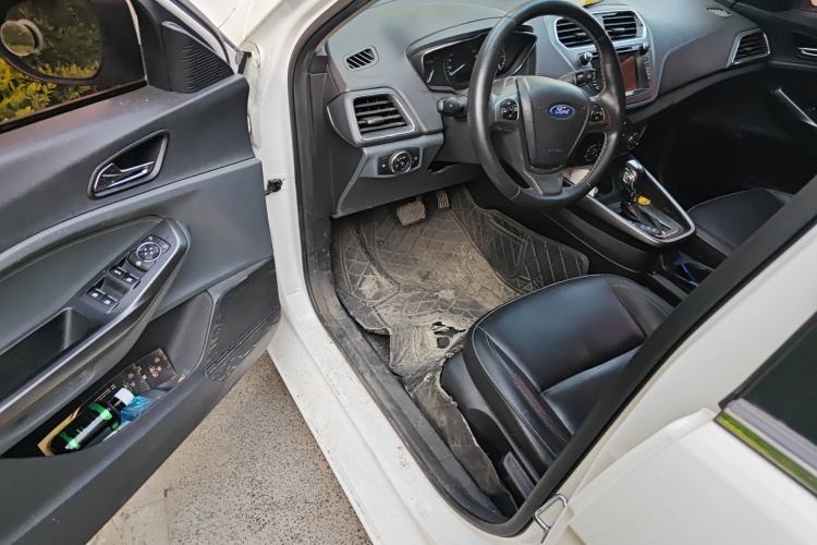 Used Ford Escort 2015 1.5L Automatic Fashion Model