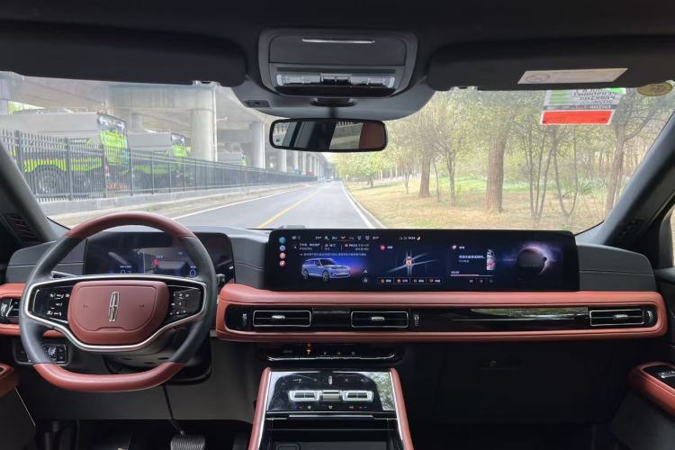 Used Lincoln Aviator 2024 3.0T V6 All-Wheel-Drive Luxury Edition Six Seats Interior 6