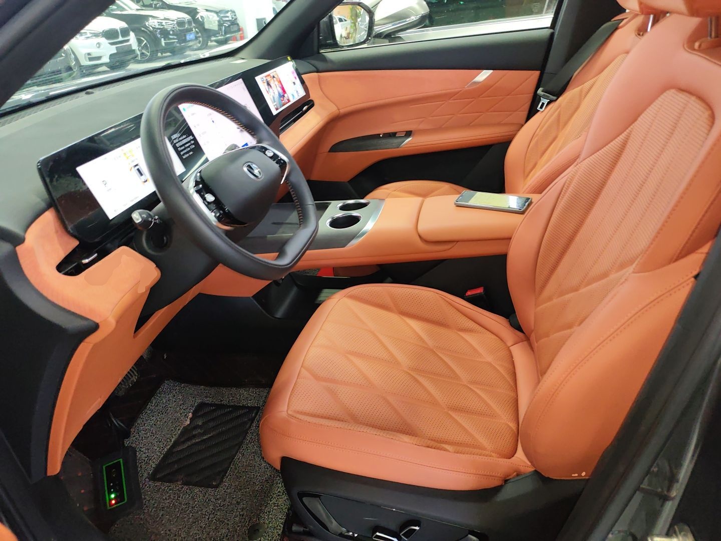 المقاعد الأمامية داخل السيارة