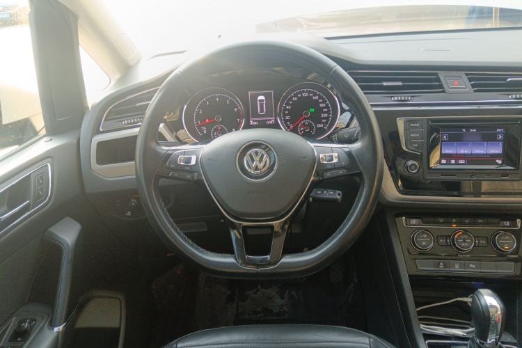 Used Volkswagen Touran 2016 Volkswagen Touran L 280TSI DSG Comfort Edition Steering Wheel